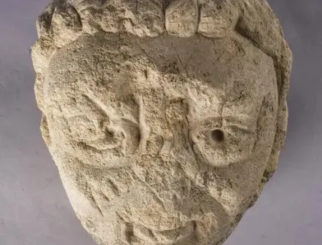 Fragment de pierre médiéval provenant de la cathédrale Christ Church